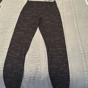Lululemon Wunder Under Leggings, Size 4